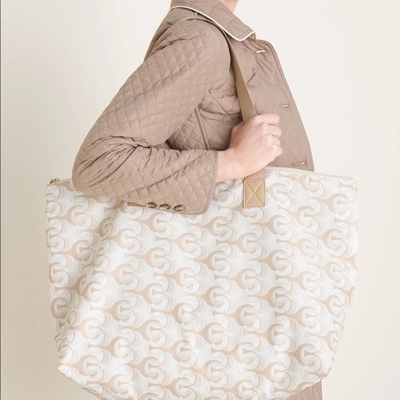 Geometric Print Tote in a Bag - Picture 3 of 4